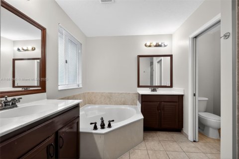Touwnhouse à vendre à Miami Gardens, Floride: 3 chambres, 159.42 m2 № 1924688 - photo 9