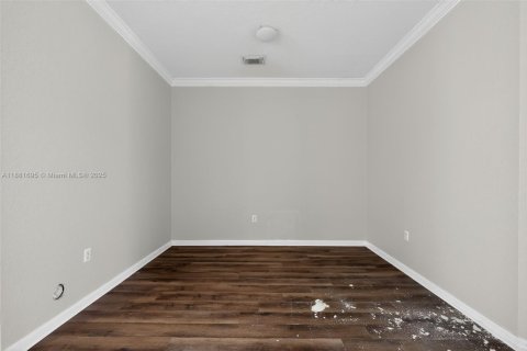 Touwnhouse à vendre à Miami Gardens, Floride: 3 chambres, 159.42 m2 № 1924688 - photo 12