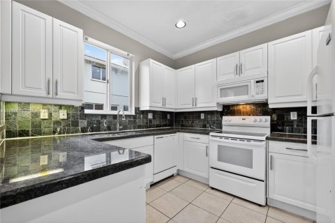 Touwnhouse à vendre à Miami Gardens, Floride: 3 chambres, 159.42 m2 № 1924688 - photo 7