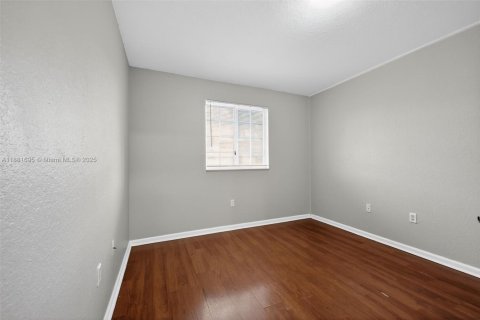 Touwnhouse à vendre à Miami Gardens, Floride: 3 chambres, 159.42 m2 № 1924688 - photo 14