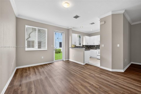 Touwnhouse à vendre à Miami Gardens, Floride: 3 chambres, 159.42 m2 № 1924688 - photo 6