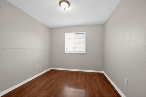 Touwnhouse à vendre à Miami Gardens, Floride: 3 chambres, 159.42 m2 № 1924688 - photo 4