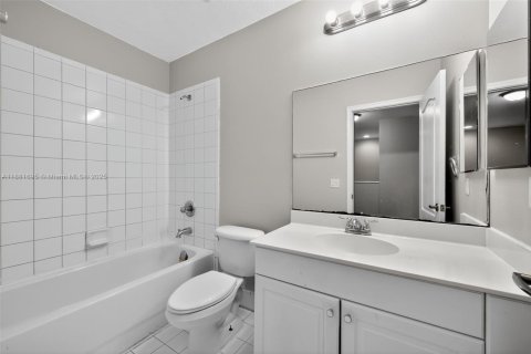Touwnhouse à vendre à Miami Gardens, Floride: 3 chambres, 159.42 m2 № 1924688 - photo 8