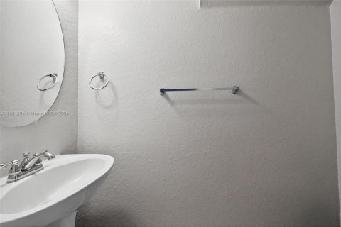 Touwnhouse à vendre à Miami Gardens, Floride: 3 chambres, 159.42 m2 № 1924688 - photo 10