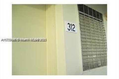 Condominio en alquiler en Aventura, Florida, 1 dormitorio, 71.35 m2 № 1928142 - foto 27