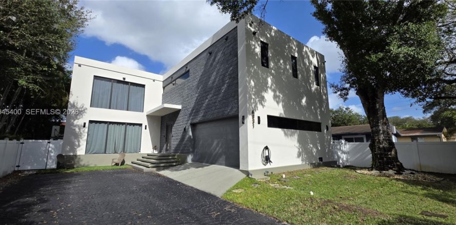 Casa en Dania Beach, Florida 6 dormitorios, 386.29 m2 № 2002081