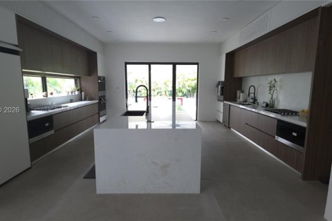 Casa en venta en Dania Beach, Florida, 6 dormitorios, 386.29 m2 № 2002081 - foto 2