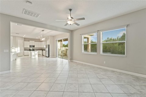 Casa en venta en Wesley Chapel, Florida, 5 dormitorios, 275.36 m2 № 2388311 - foto 10