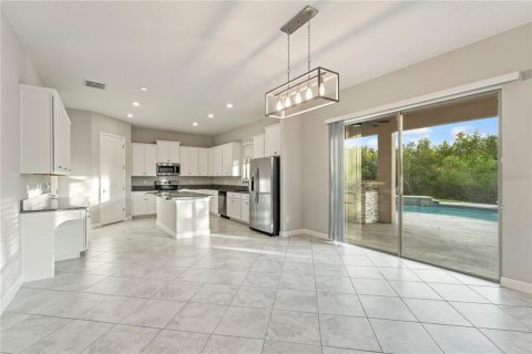 Casa en venta en Wesley Chapel, Florida, 5 dormitorios, 275.36 m2 № 2388311 - foto 13