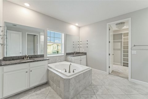Casa en venta en Wesley Chapel, Florida, 5 dormitorios, 275.36 m2 № 2388311 - foto 29