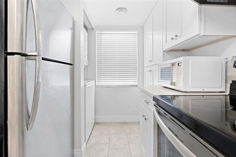 Купить кондоминиум в Нью-Порт-Ричи, Флорида 6 комнат, 73.58м2, № 2225178 - фото 9
