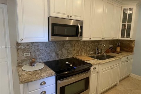 Casa en venta en Homestead, Florida, 6 dormitorios, 365.66 m2 № 2033112 - foto 16