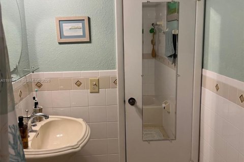 Casa en venta en Homestead, Florida, 6 dormitorios, 365.66 m2 № 2033112 - foto 29