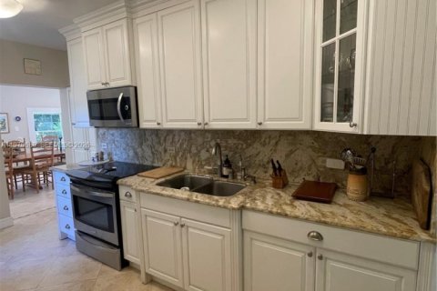 Casa en venta en Homestead, Florida, 6 dormitorios, 365.66 m2 № 2033112 - foto 18