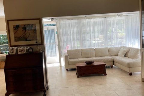 Casa en venta en Homestead, Florida, 6 dormitorios, 365.66 m2 № 2033112 - foto 8