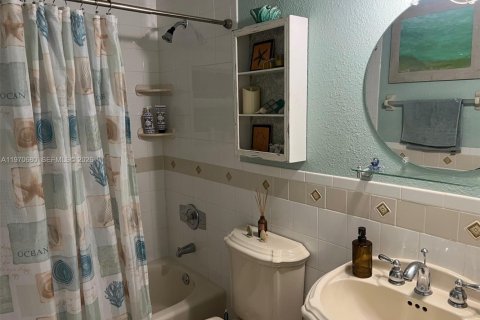 Casa en venta en Homestead, Florida, 6 dormitorios, 365.66 m2 № 2033112 - foto 28