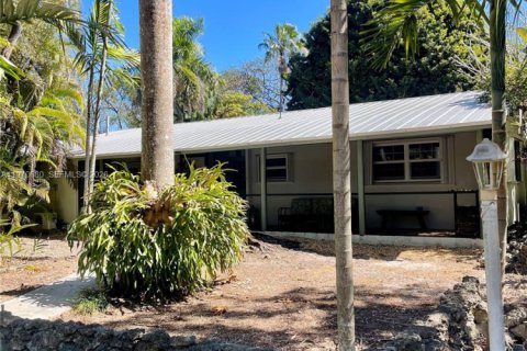 Casa en venta en Homestead, Florida, 6 dormitorios, 365.66 m2 № 2033112 - foto 2