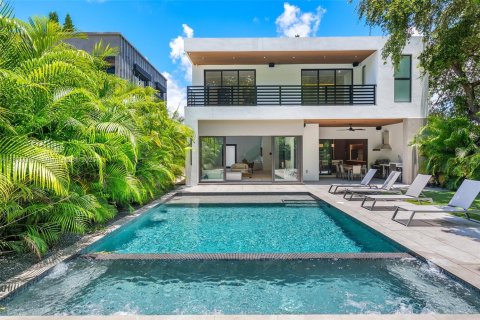 House in Miami, Florida 5 bedrooms, 333.61 sq.m. № 1823523 - photo 4