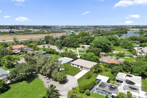 House in Fort Lauderdale, Florida 4 bedrooms, 199.74 sq.m. № 2394521 - photo 22
