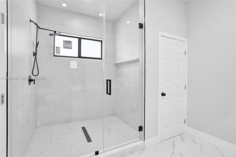House in Fort Lauderdale, Florida 4 bedrooms, 199.74 sq.m. № 2394521 - photo 10