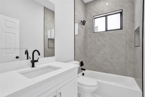 House in Fort Lauderdale, Florida 4 bedrooms, 199.74 sq.m. № 2394521 - photo 15