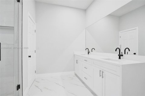 House in Fort Lauderdale, Florida 4 bedrooms, 199.74 sq.m. № 2394521 - photo 9
