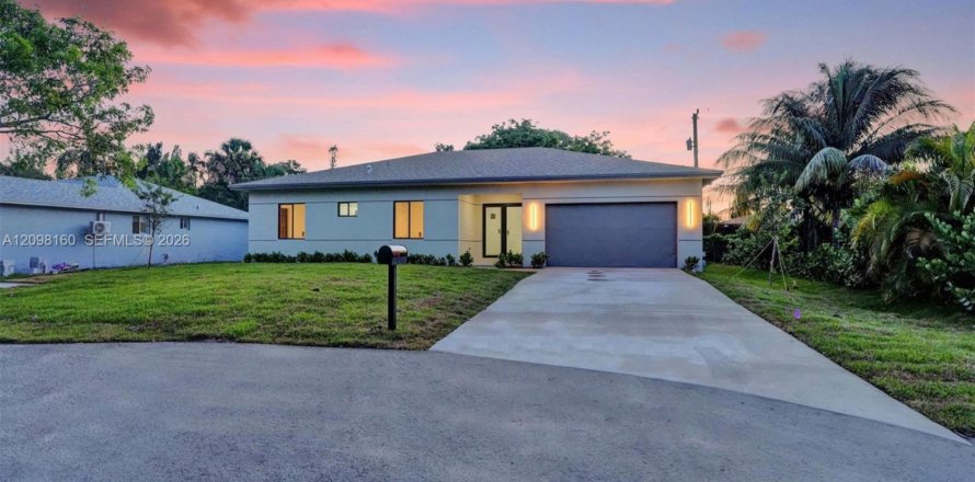 House in Fort Lauderdale, Florida 4 bedrooms, 199.74 sq.m. № 2394521