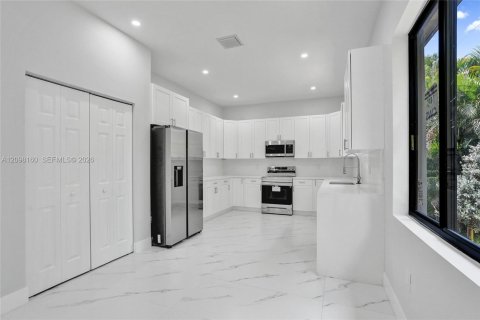 House in Fort Lauderdale, Florida 4 bedrooms, 199.74 sq.m. № 2394521 - photo 5