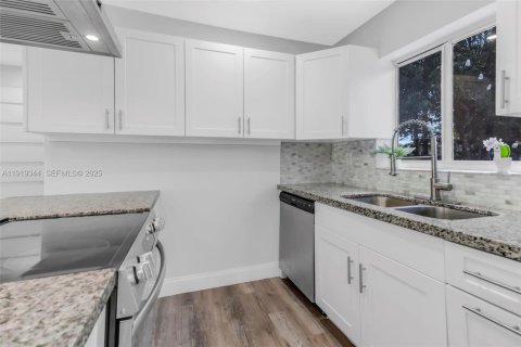 Купить виллу или дом в Холливуд, Флорида 3 спальни, 98.1м2, № 1989337 - фото 10