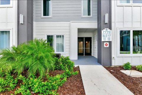 Condominio en alquiler en Four Corners, Florida, 5 dormitorios, 244.33 m2 № 1789976 - foto 1