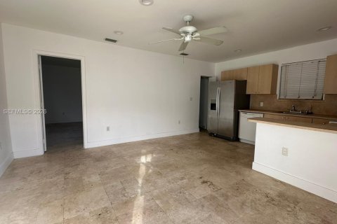 Casa en alquiler en Hollywood, Florida, 1 dormitorio, 195.47 m2 № 1995560 - foto 4