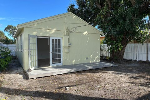 Casa en alquiler en Hollywood, Florida, 1 dormitorio, 195.47 m2 № 1995560 - foto 2