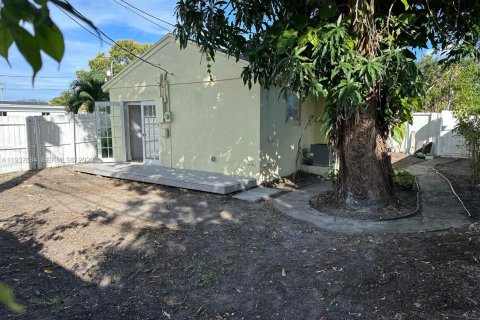 Casa en Hollywood, Florida 1 dormitorio, 195.47 m2 № 1995560