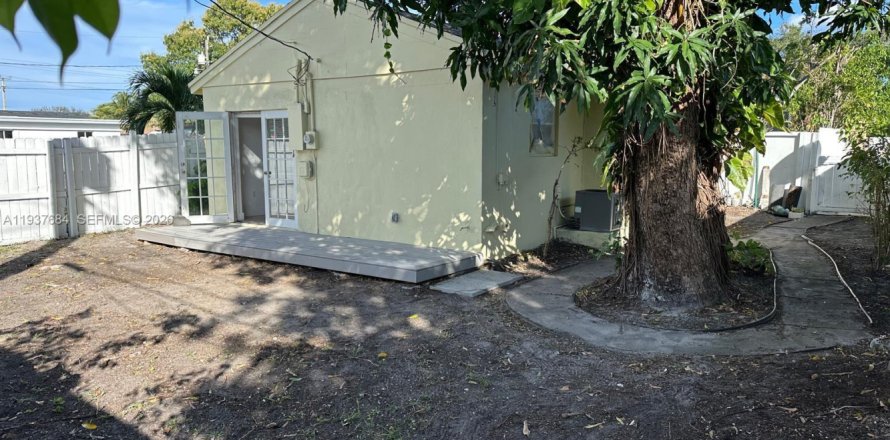 Casa en Hollywood, Florida 1 dormitorio, 195.47 m2 № 1995560