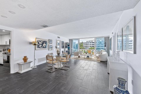 Condominio en alquiler en Palm Beach, Florida, 2 dormitorios, 116.13 m2 № 2249324 - foto 2