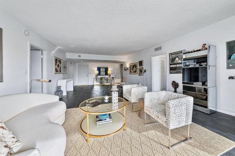Condominio en alquiler en Palm Beach, Florida, 2 dormitorios, 116.13 m2 № 2249324 - foto 10