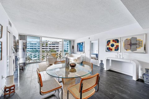 Condominio en alquiler en Palm Beach, Florida, 2 dormitorios, 116.13 m2 № 2249324 - foto 1