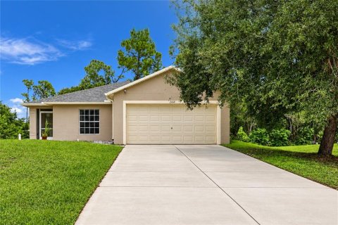 Villa ou maison à Port Charlotte, Floride 3 chambres, 147.06 m2 № 2413686