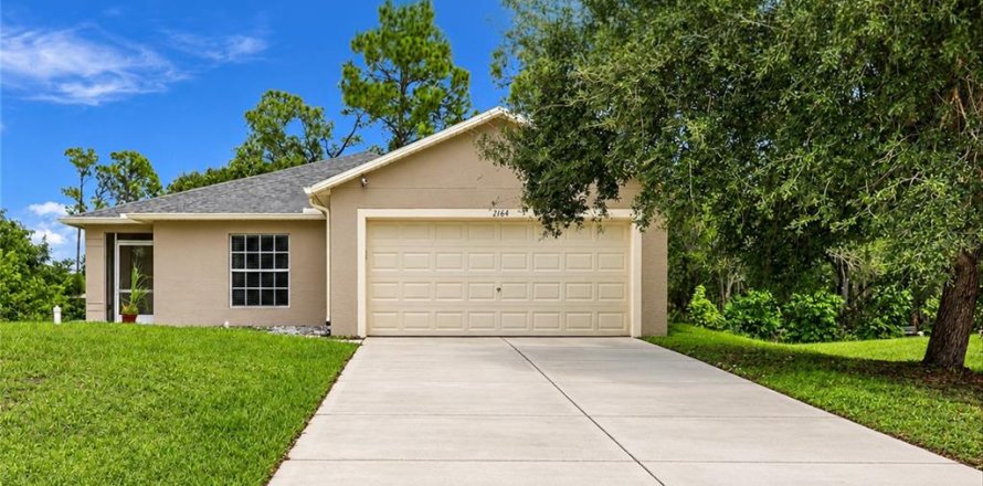 Villa ou maison à Port Charlotte, Floride 3 chambres, 147.06 m2 № 2413686