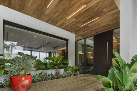 Купить виллу или дом в Майами-Бич, Флорида 4 спальни, 511.06м2, № 2077765 - фото 9