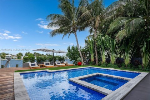 Купить виллу или дом в Майами-Бич, Флорида 4 спальни, 511.06м2, № 2077765 - фото 22
