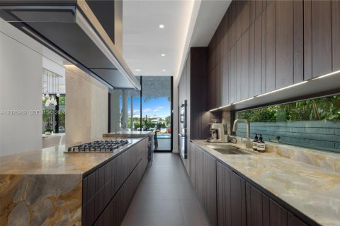Купить виллу или дом в Майами-Бич, Флорида 4 спальни, 511.06м2, № 2077765 - фото 6