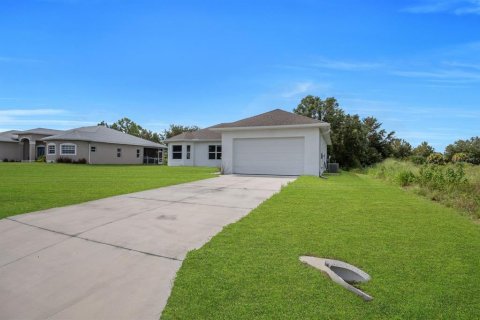 Villa ou maison à vendre à Lehigh Acres, Floride: 3 chambres, 145.86 m2 № 2345190 - photo 2