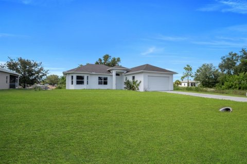 Villa ou maison à vendre à Lehigh Acres, Floride: 3 chambres, 145.86 m2 № 2345190 - photo 3