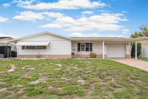 House in Holiday, Florida 2 bedrooms, 105.54 sq.m. № 2290549