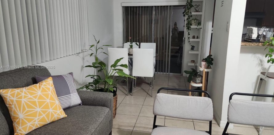 Condominio en Miami, Florida, 2 dormitorios № 1985446