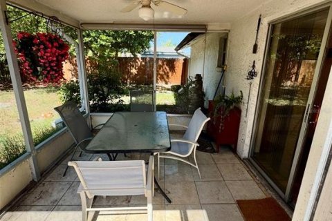 Villa ou maison à vendre à Port Richey, Floride: 2 chambres, 91.04 m2 № 2232337 - photo 28