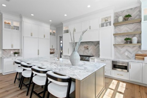 House in Tampa, Florida 5 bedrooms, 498.7 sq.m. № 886335 - photo 14