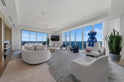 Condo in Bal Harbour, Florida, 3 bedrooms  № 1887921 - photo 1