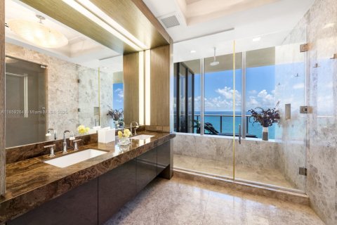 Condo in Bal Harbour, Florida, 3 bedrooms  № 1887921 - photo 24